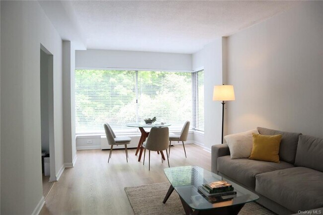 Foto del edificio - 4455 Douglas Ave