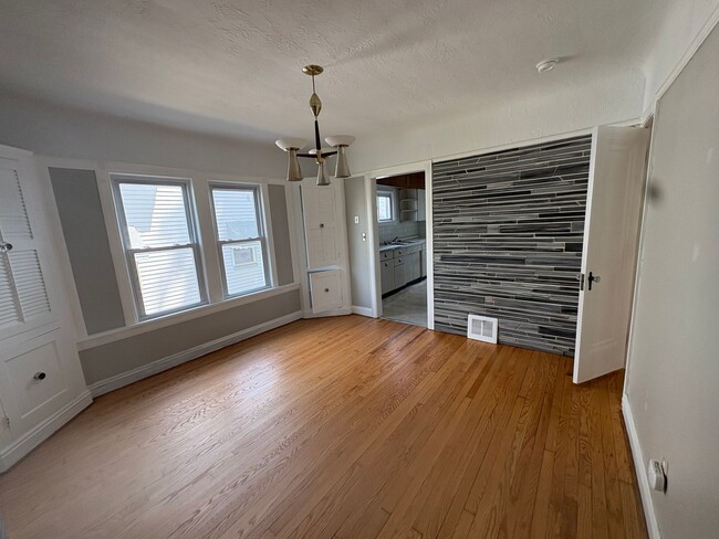 Building Photo - 2507 Brookview Blvd