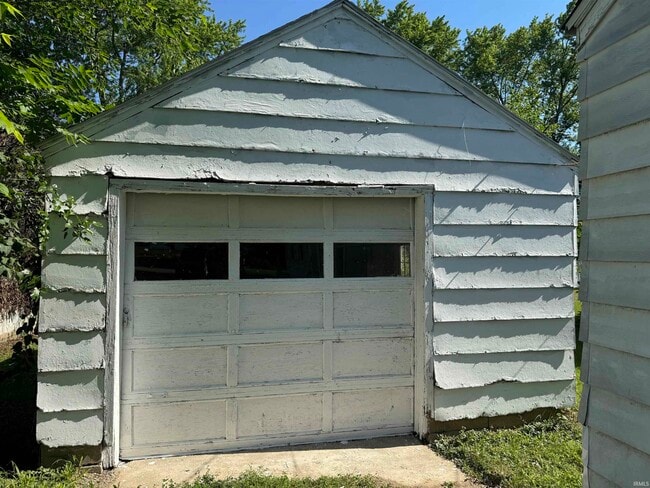 Building Photo - 2110 E Yale Ave