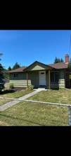Building Photo - 679 SW Douglas St
