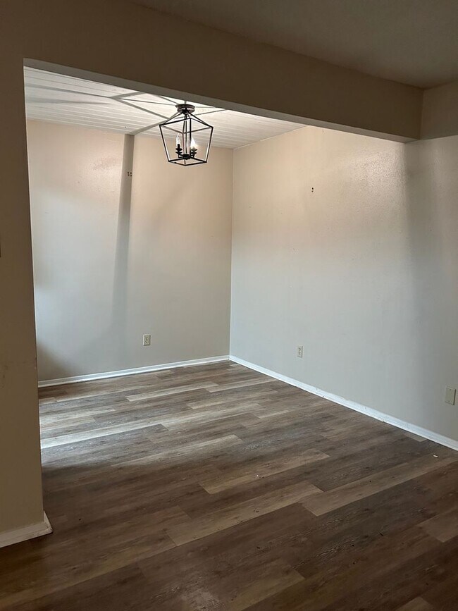 Building Photo - Charming 2 Bed, 1.5 Bath Townhouse in Lafayette!
