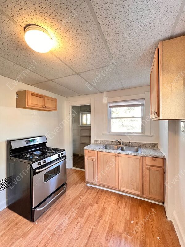 Foto del edificio - 1011 E Manhattan Blvd