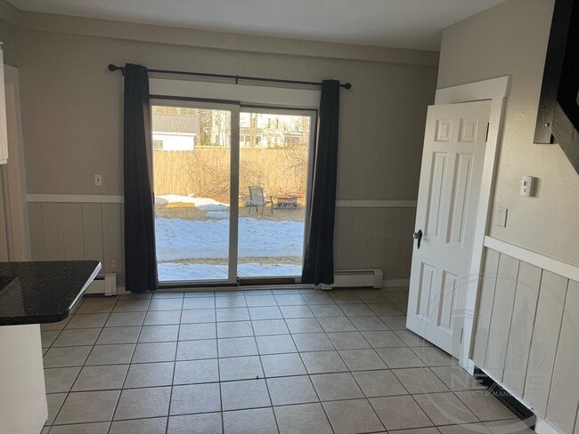 Building Photo - 137 Main St