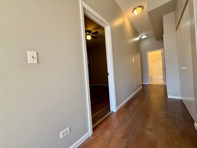 Building Photo - 556 W 37th St