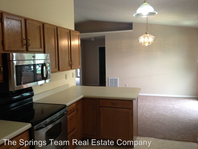 Building Photo - 2634 Veteran Hts