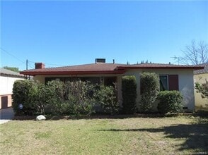 Building Photo - 6522 Oak Ave