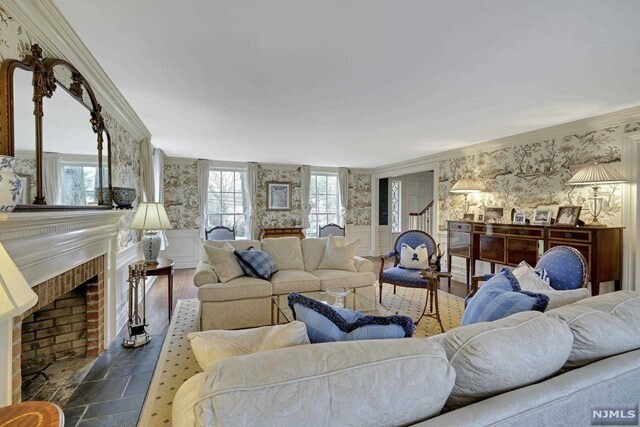 Foto del edificio - 247 Greenridge Rd