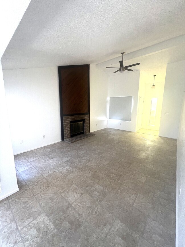 Foto del edificio - 10387 S White Rock Rd