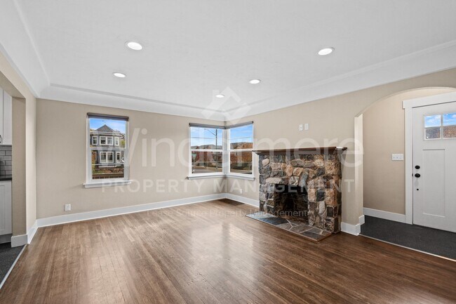 Foto del edificio - Bright, Charming Home with Modern Features and Exceptional Indoor–Outdoor Space Kendall Yards