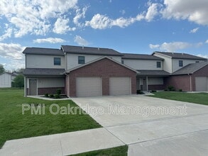 Building Photo - 729 Meadow Glen Ave