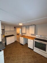 Building Photo - 36 Dummer St