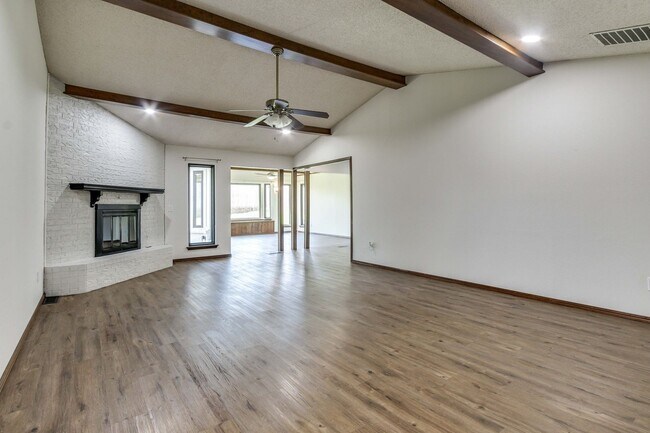 Building Photo - WALK JUST 2 BLOCKS TO EDMOND MEMORIAL – AV...