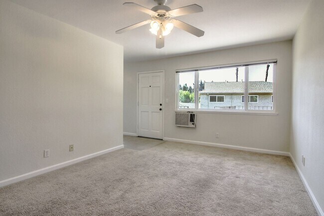 Building Photo - 1243 Valerian Ct