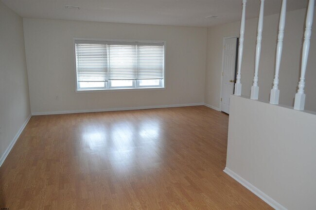 Foto del edificio - 9309 Ventnor Ave