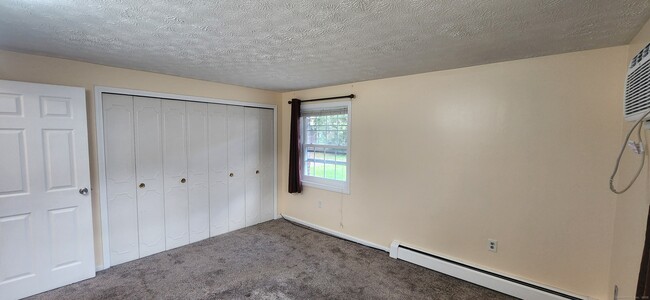 Building Photo - 1178 Middle Turnpike W