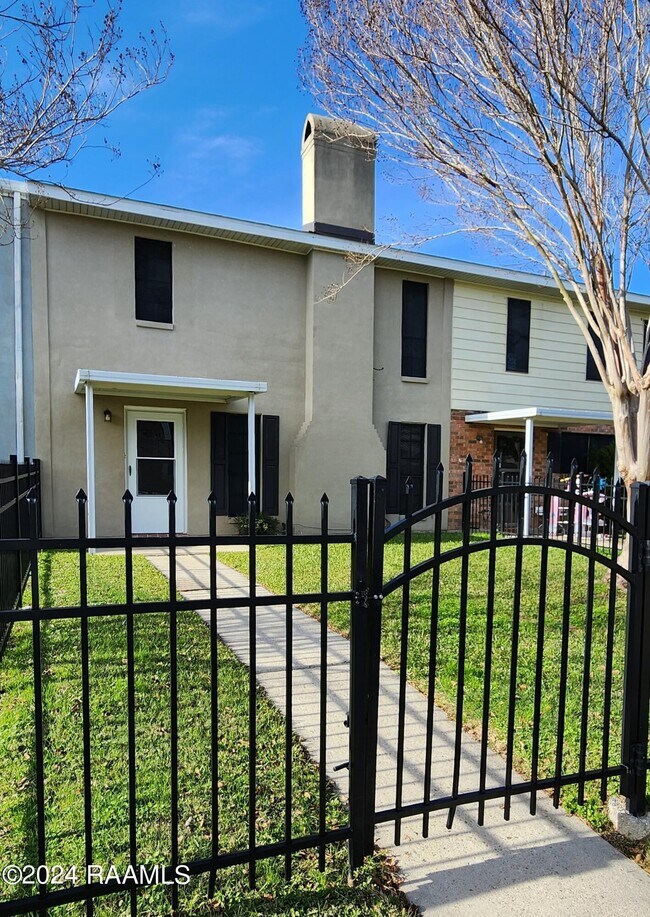 Foto del edificio - 405 Bell Downs Dr