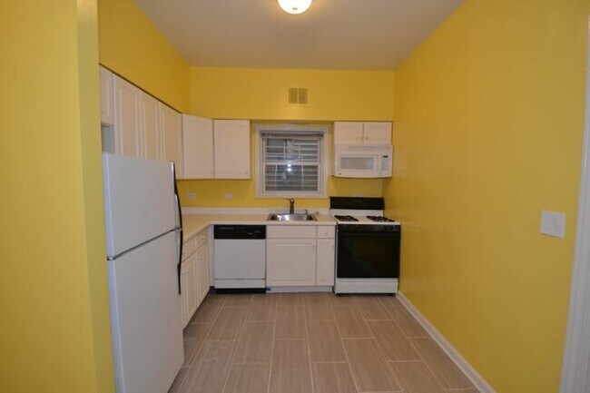 Foto del edificio - 2763 N Kenmore Ave