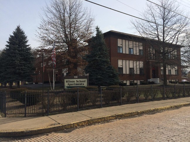 Vista a la calle - Wilson School Apartments
