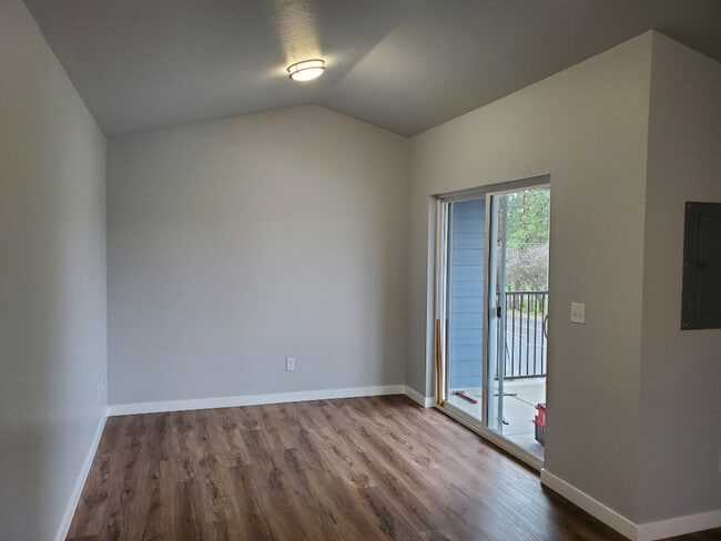 Foto del edificio - 220 Cheryl Ln