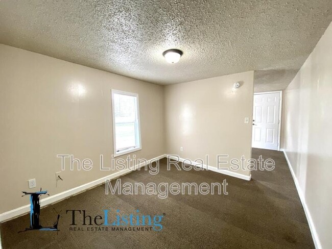 Building Photo - 1005 Pine Ave