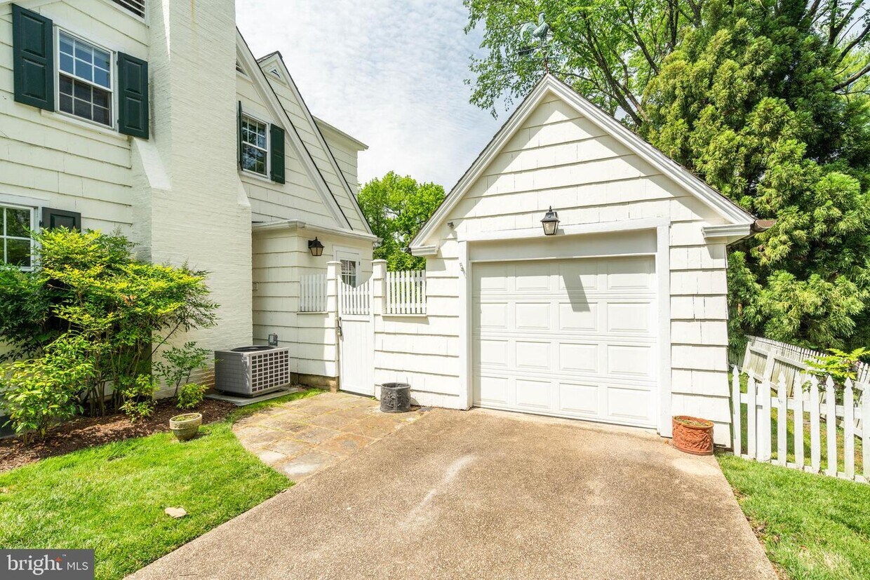 5301 Edgemoor Ln, Bethesda, MD 20814 House Rental in Bethesda, MD