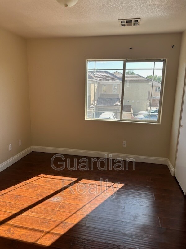 Building Photo - 5258 Paradise Skies Ave