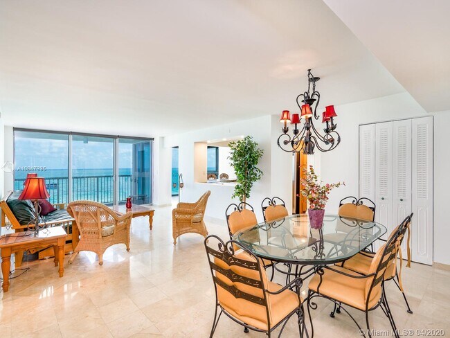 Building Photo - 2655 Collins Ave