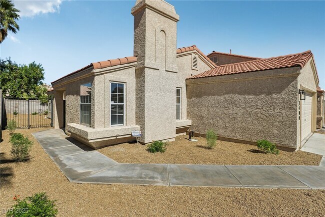 Foto del edificio - 7400 Queen Palm Dr