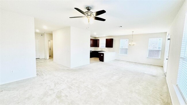 Building Photo - 901 Sawbuck Dr