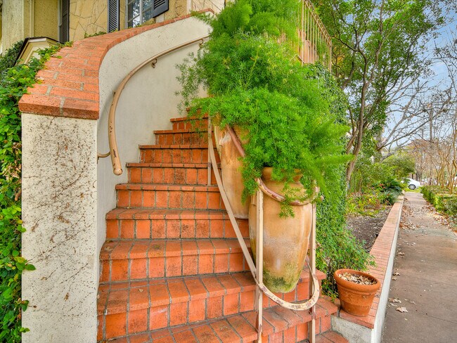 Foto del edificio - 134 W Summit Ave.