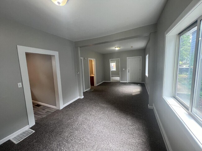 Building Photo - Cute and Cozy Main Level 2BR