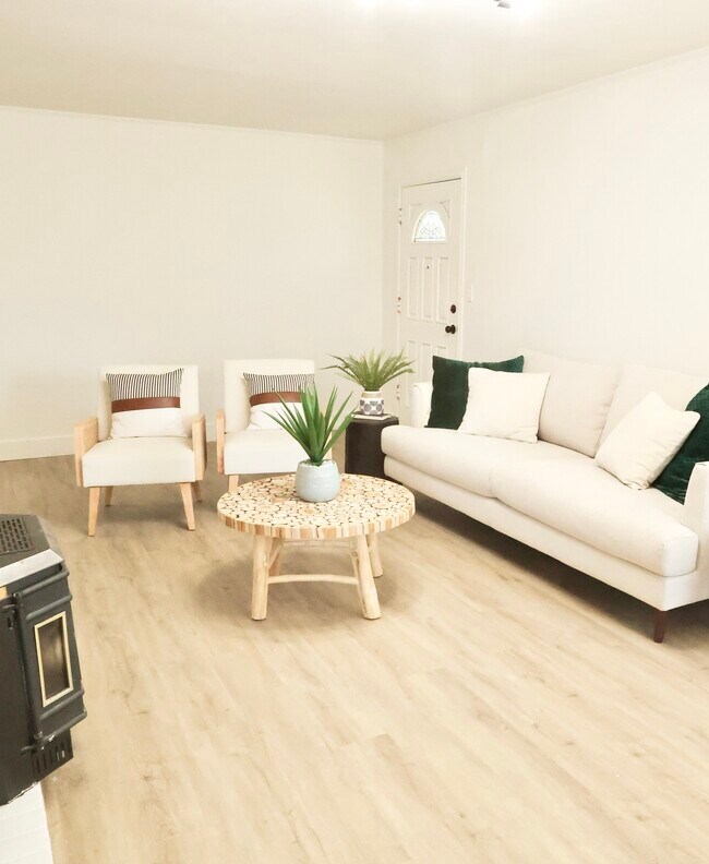 Foto del edificio - 1543 N Harrison Ave