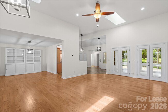 Foto del edificio - 5020 Fox Hollow Dr