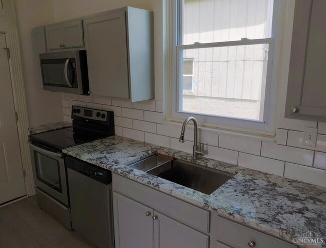 Building Photo - 15 Bertus St
