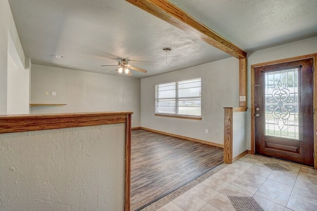 Building Photo - Nice 4 Bed 1.5 Baths Located near Tinker D...