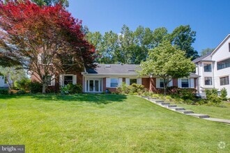 Building Photo - 1440 Highwood Dr