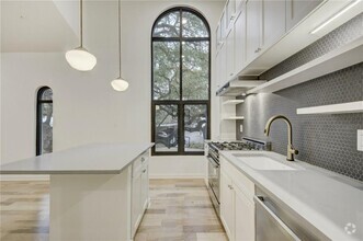 Building Photo - 211 W Johanna St
