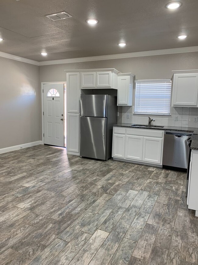 Foto del edificio - 2408 E 14th St