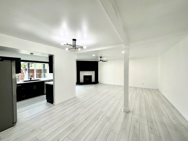 Photo - 1706 Whitney Dr House