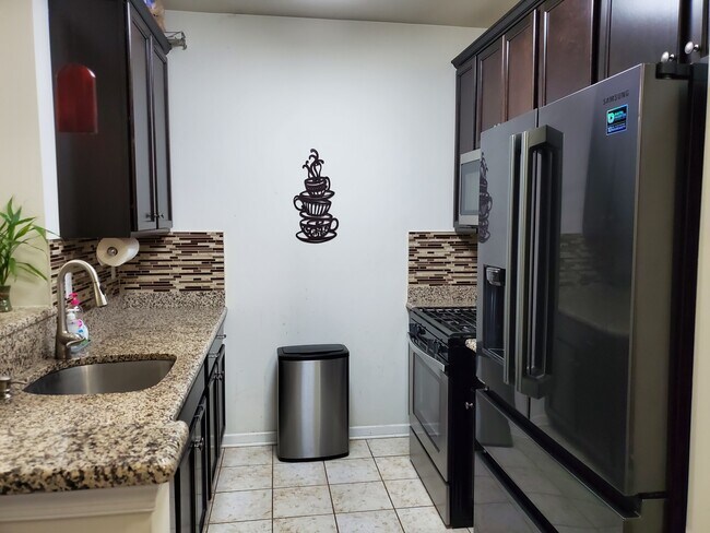 cocina - 737 Strassle Way