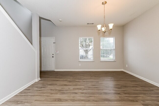 Building Photo - 1618 Thornwick Trace