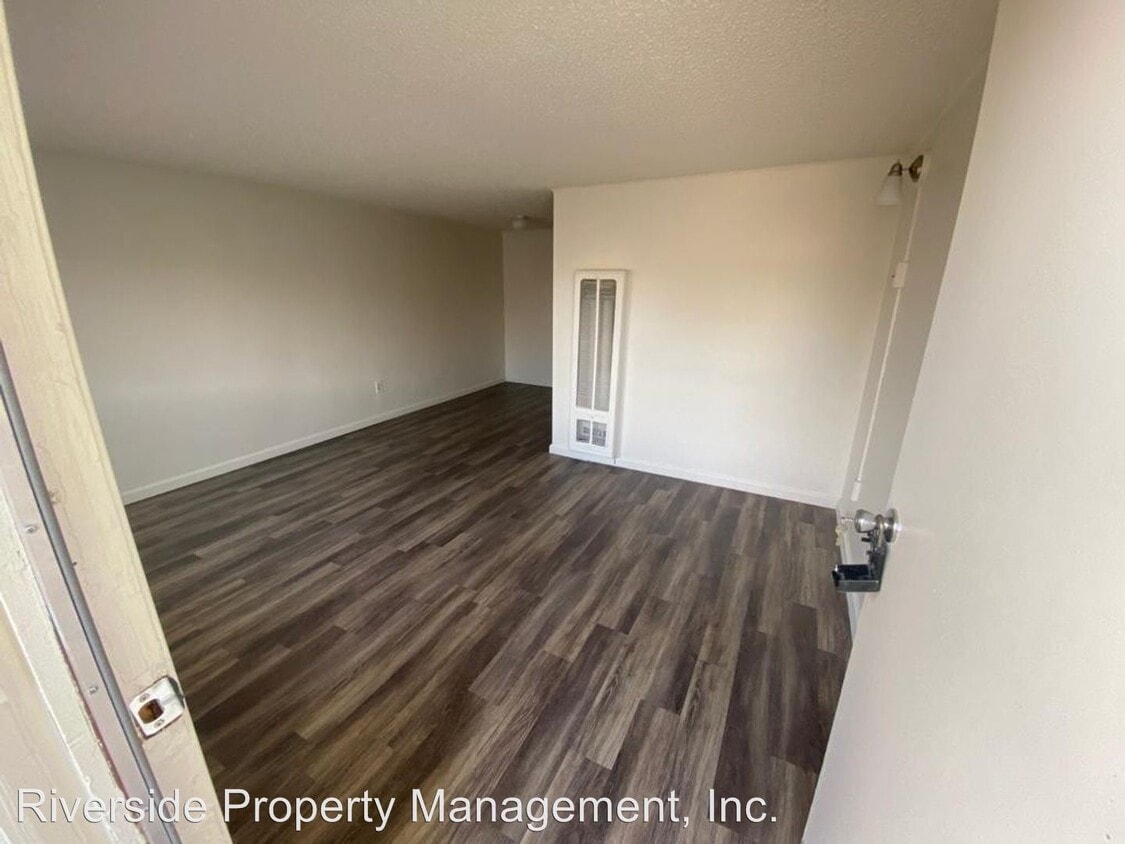 8831 Cypress Ave, Riverside, CA 92503 Room for Rent in Riverside, CA