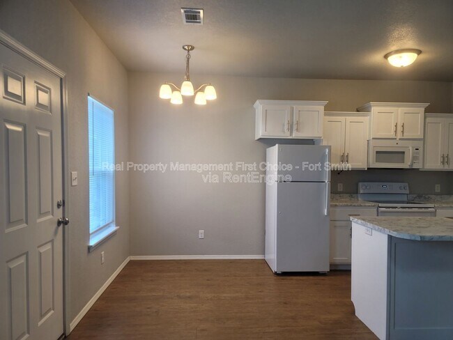Foto del edificio - 2100 Ingalls Ln