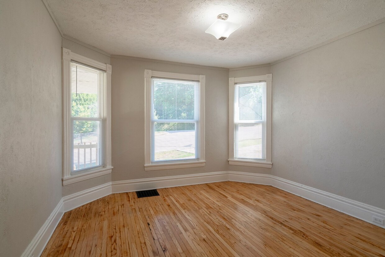 Primary Photo - 258 Quimby St NE