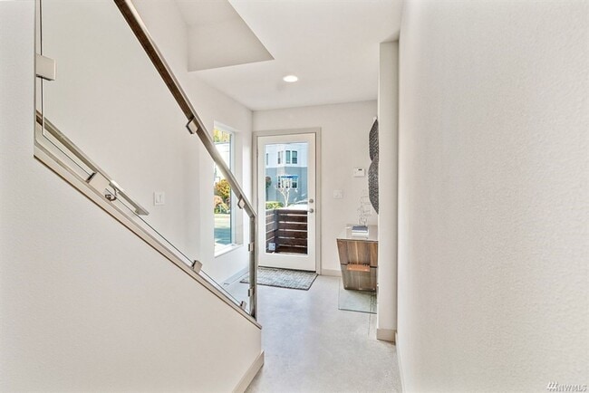 Building Photo - 3bd/2.25ba Seattle Townhome