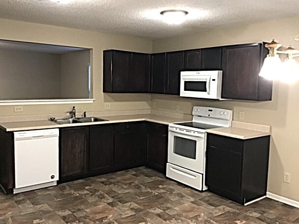 Building Photo - 991 Ravine Dr