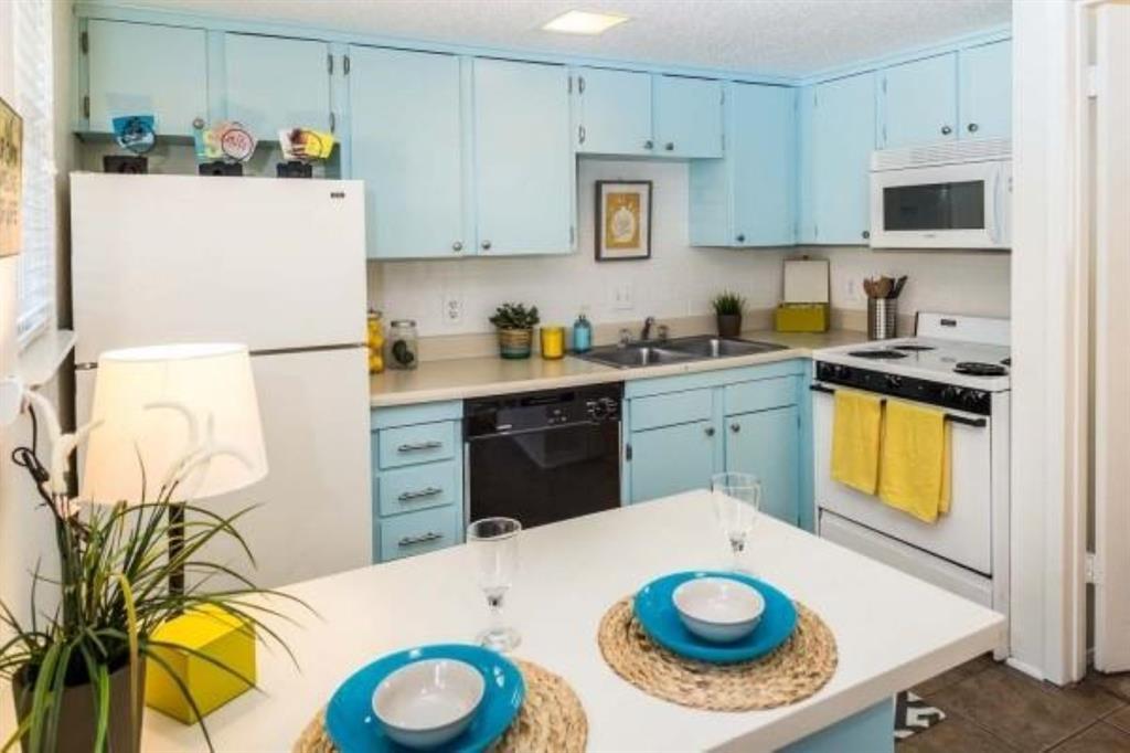 Foto principal - 3405 Helms St