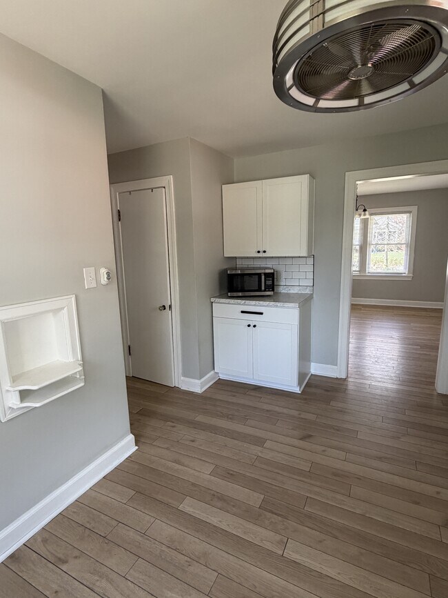 Building Photo - 4639 Southcrest Dr