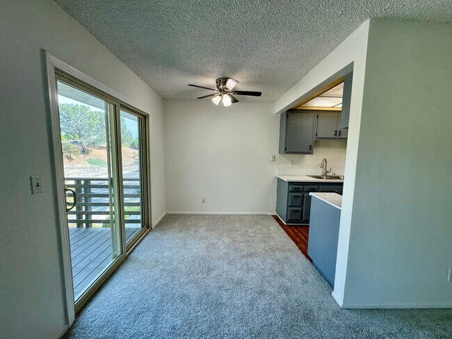 Foto del edificio - 1210 W Lambert Rd