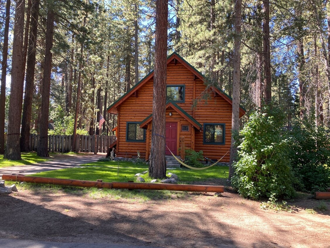 Primary Photo - Furnished mountain cabin